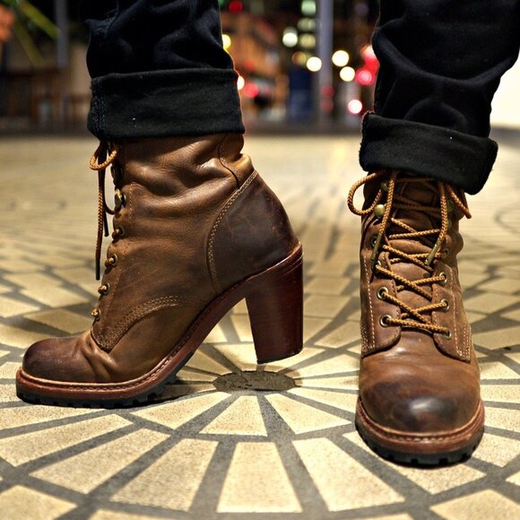 $498 Frye Lucy Black Lug Lace-Up Real Leather Fall/Winter Heeled Ankle Booties - Picture 3 of 5